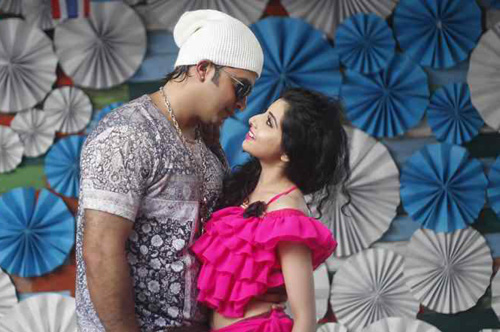 ঈদে শাকিবের নায়িকা পড়শী