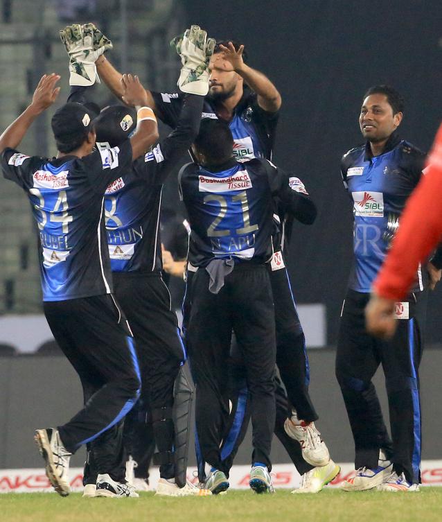 চ্যাম্পিয়ন রংপুরের সামনে আত্মসমর্পণ ঢাকার